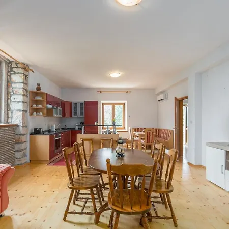 House Anna, Near The With Huge Private Garden Holiday home Tar-Vabriga