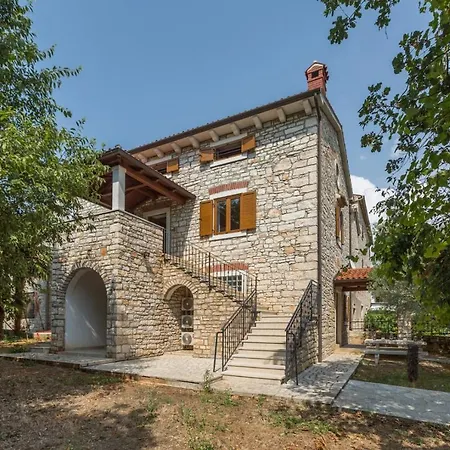 House Anna, Near The With Huge Private Garden Holiday home Tar-Vabriga